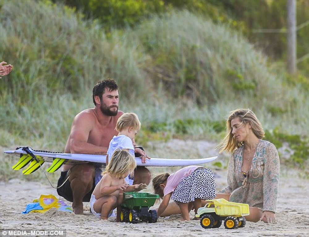 Loạt ảnh minh chứng Thor Chris Hemsworth là ông bố tuyệt vời
