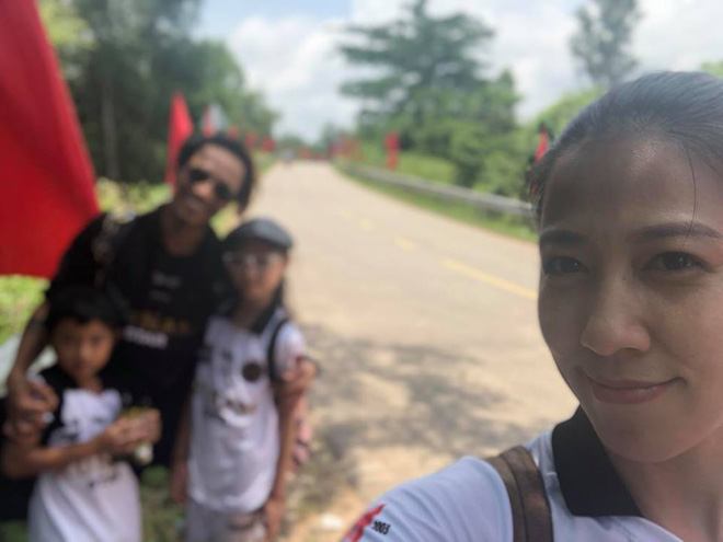 Giữa lùm xùm chồng bị gái trẻ tố gạ tình, vợ Phạm Anh Khoa khoe ảnh cả gia đình hạnh phúc Giữa lùm xùm chồng bị gái trẻ tố gạ tình, vợ Phạm Anh Khoa khoe ảnh cả gia đình hạnh phúc