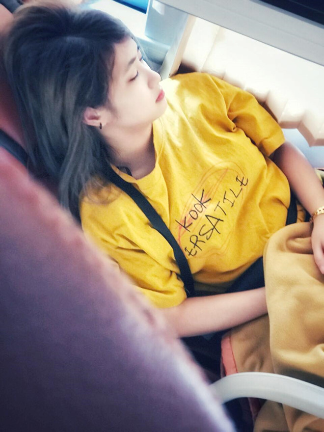 Lên mạng xin link cô gái đi chung chuyến xe vì xinh đẹp