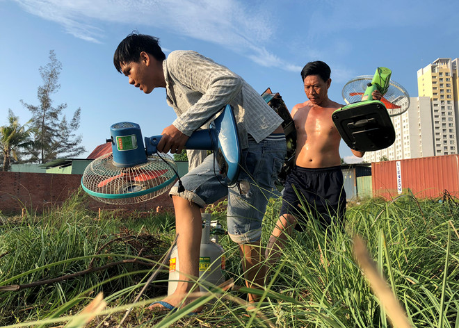 20 lán trại của công nhân ở Sài Gòn bị cháy rụi