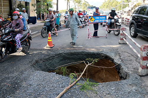 Hố tử thần sâu 2 m ở trung tâm Nha Trang