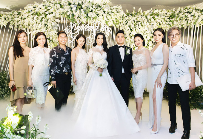 Cường Đô La sánh đôi bạn gái mới dự tiệc cưới của Diệp Lâm Anh Cường Đô La sánh đôi bạn gái mới dự tiệc cưới của Diệp Lâm Anh