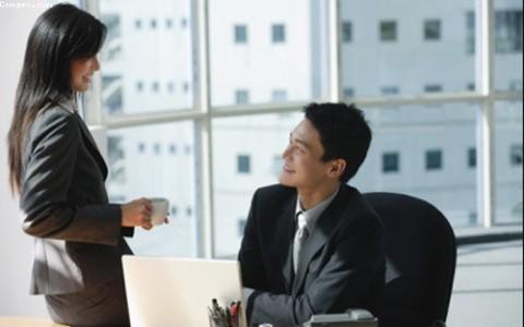 Vợ tặng đồ lót cho đồng nghiệp nam