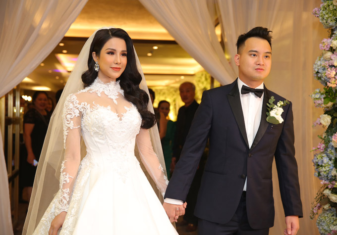 Vợ chồng Diệp Lâm Anh chi 1,3 tỷ mua hoa trang trí tiệc cưới