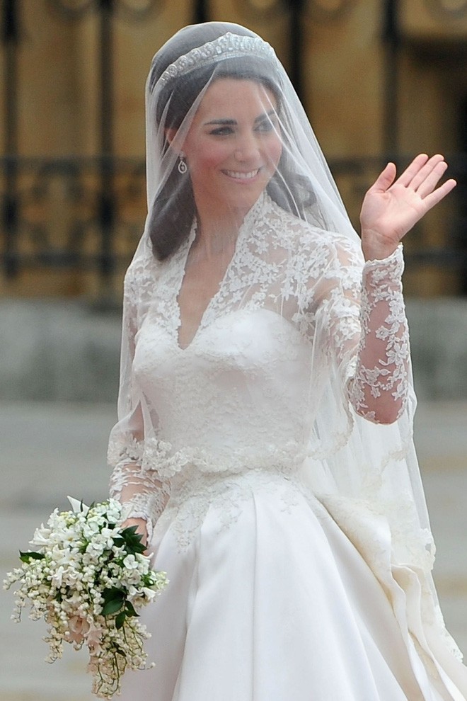 Lộ diện chiếc váy cưới trị giá hơn 3 tỷ đồng của cô dâu Hoàng gia Anh Meghan Markle Lộ diện chiếc váy cưới trị giá hơn 3 tỷ đồng của cô dâu Hoàng gia Anh Meghan Markle
