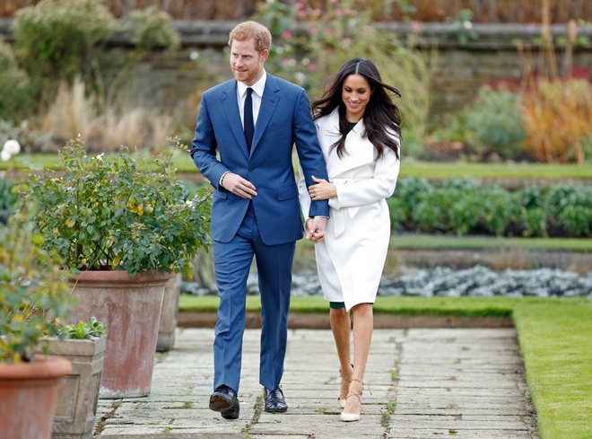 Lộ diện chiếc váy cưới trị giá hơn 3 tỷ đồng của cô dâu Hoàng gia Anh Meghan Markle Lộ diện chiếc váy cưới trị giá hơn 3 tỷ đồng của cô dâu Hoàng gia Anh Meghan Markle