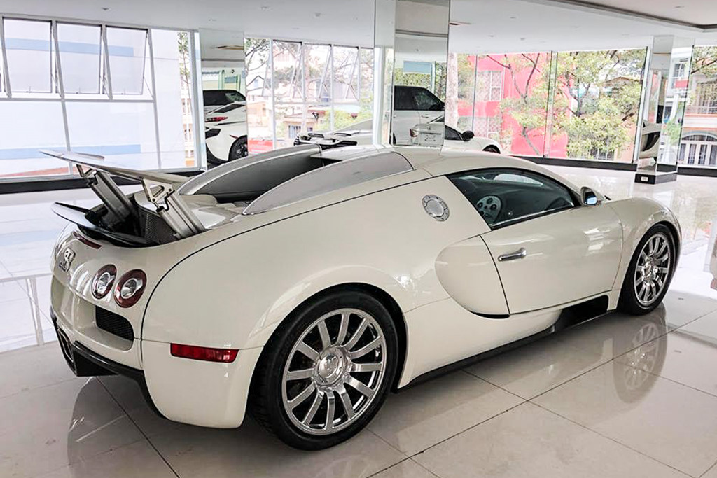 Bugatti Veyron độc nhất tại Việt Nam thay áo mới