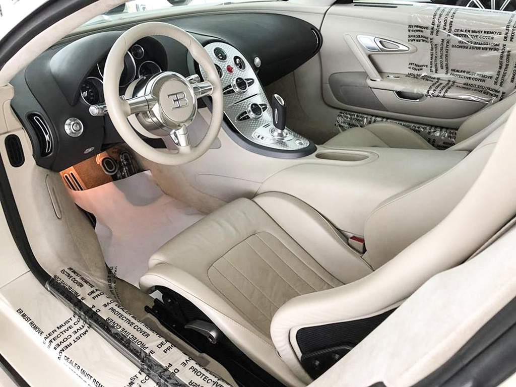 Bugatti Veyron độc nhất tại Việt Nam thay áo mới