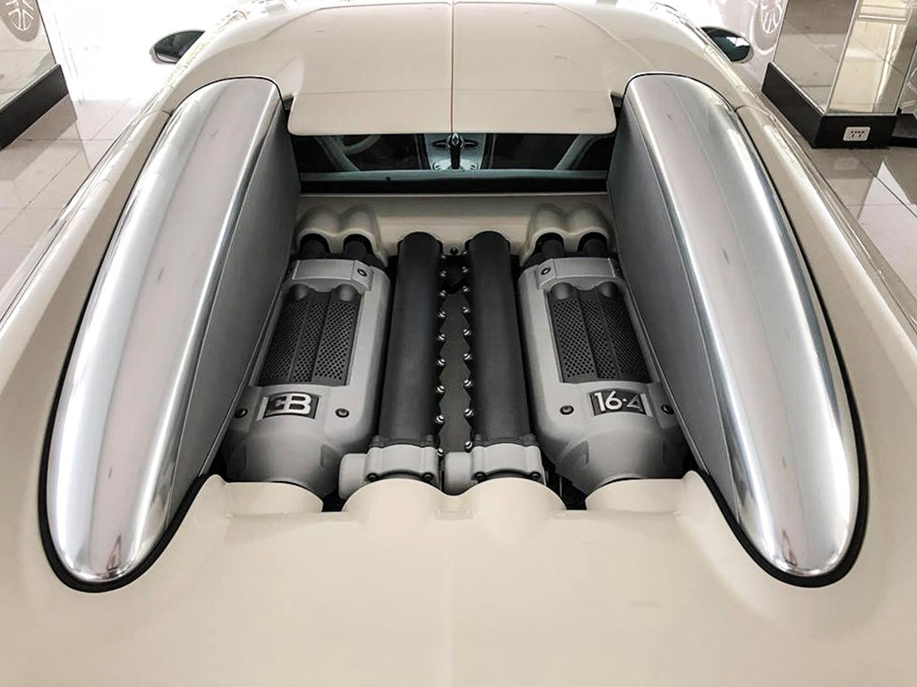 Bugatti Veyron độc nhất tại Việt Nam thay áo mới