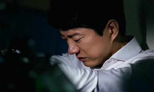 Vỏ bọc hạnh phúc của vị tiến sỹ già và cô vợ kém 25 tuổi