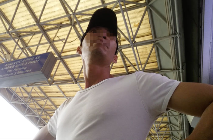 Cò xe lộng hành, chặt chém hù dọa hành khách ở sân bay