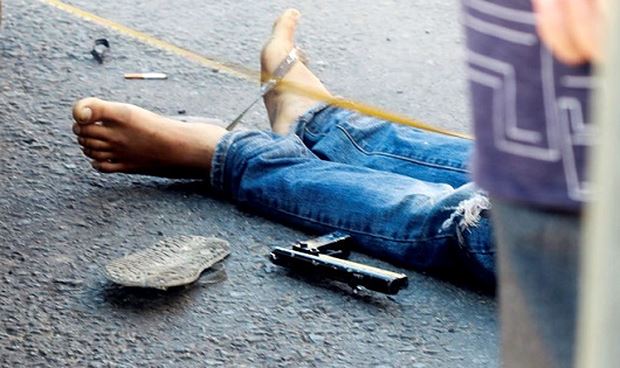 Bắn chết tình địch vì vợ không chịu về nhà