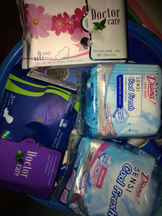 Chuyện thật như đùa: Vali tiếp tế đồ cho du học sinh Việt toàn... băng vệ sinh!