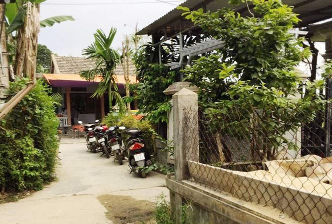 Bé 3 tuổi tử vong vì ngã từ xe máy