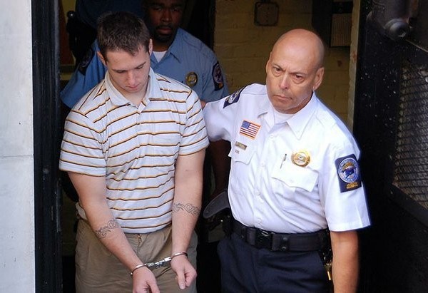 Cái chết tức tưởi của cô sinh viên ngành Y gốc Việt: Thi thể lộn ngược trong tủ dây cáp được phát hiện ngay trong ngày cưới