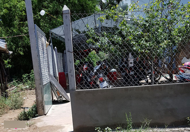 Con trai bóp cổ mẹ đến chết rồi bỏ trốn