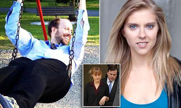 Bác sĩ giáo phái tình dục NXIVM thực hiện thí nghiệm ghê rợn với phụ nữ