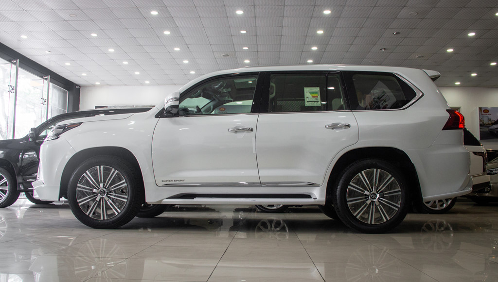 Chi tiết Lexus LX570 Super Sport giá gần 10 tỷ đồng tại VN