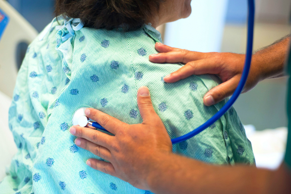 Chi phí gấp 10 lần nếu không duy trì chữa bệnh phổi mạn tính