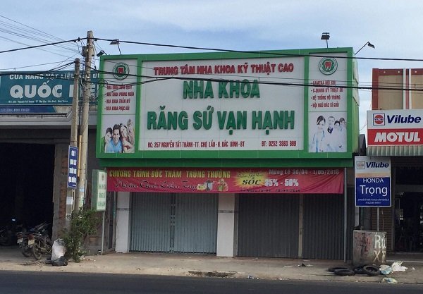 Chém nhau kinh hoàng ở phòng khám nha khoa