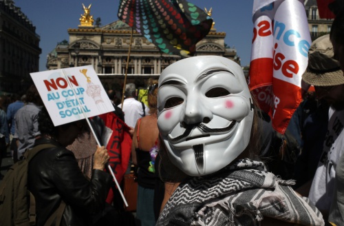 Hàng nghìn người biểu tình phản đối Tổng thống Macron