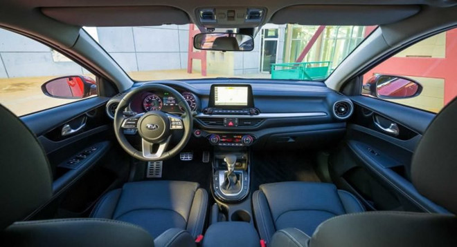 Màn hình giải trí - nét kém sang của nhiều mẫu xe tên tuổi