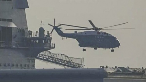 Trực thăng vận tải cất cánh từ tàu sân bay mới của Trung Quốc