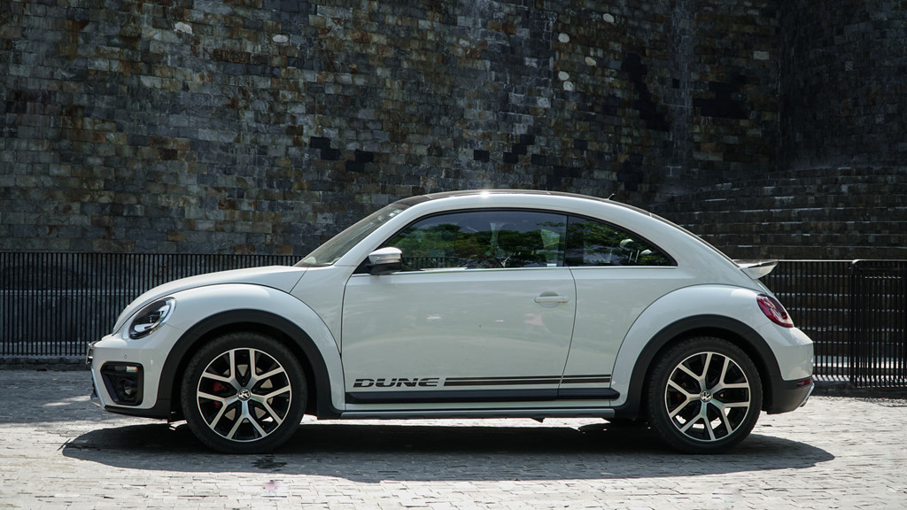 Đánh giá Beetle Dune - xe nhỏ giá ngang Mercedes-Benz C200 Đánh giá Beetle Dune - xe nhỏ giá ngang Mercedes-Benz C200
