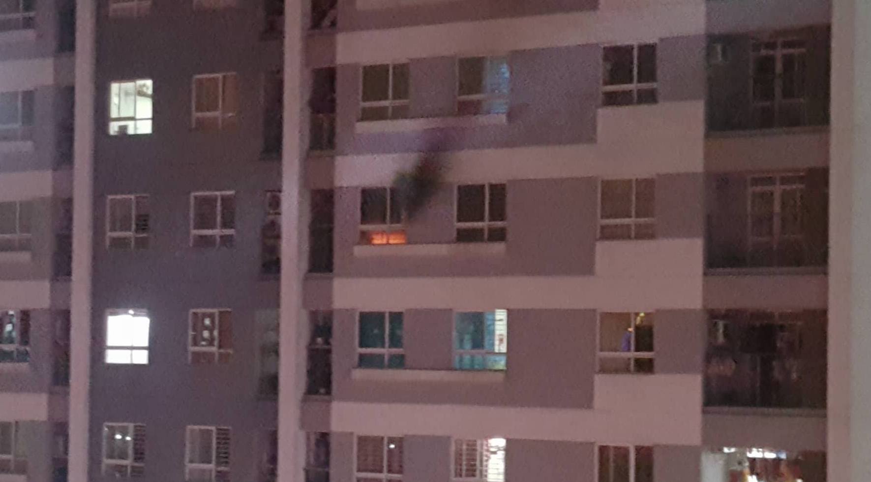 Cháy chung cư ở Tứ Hiệp, dân hốt hoảng bỏ chạy