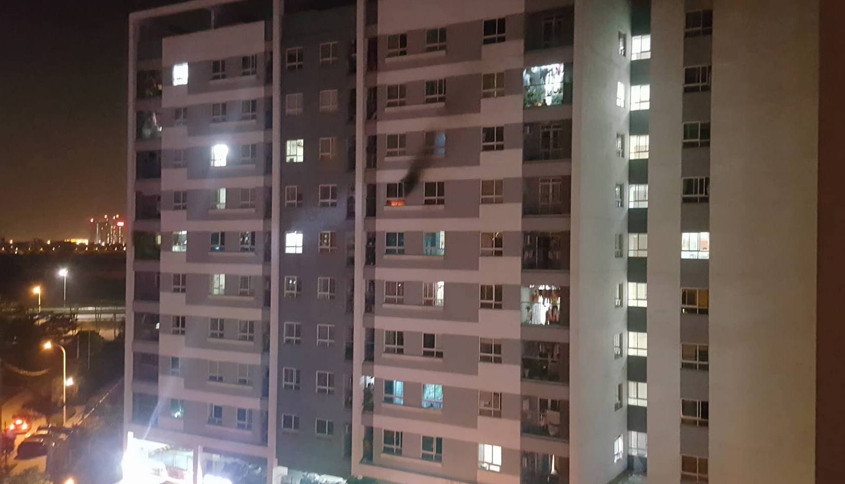 Cháy chung cư ở Tứ Hiệp, dân hốt hoảng bỏ chạy