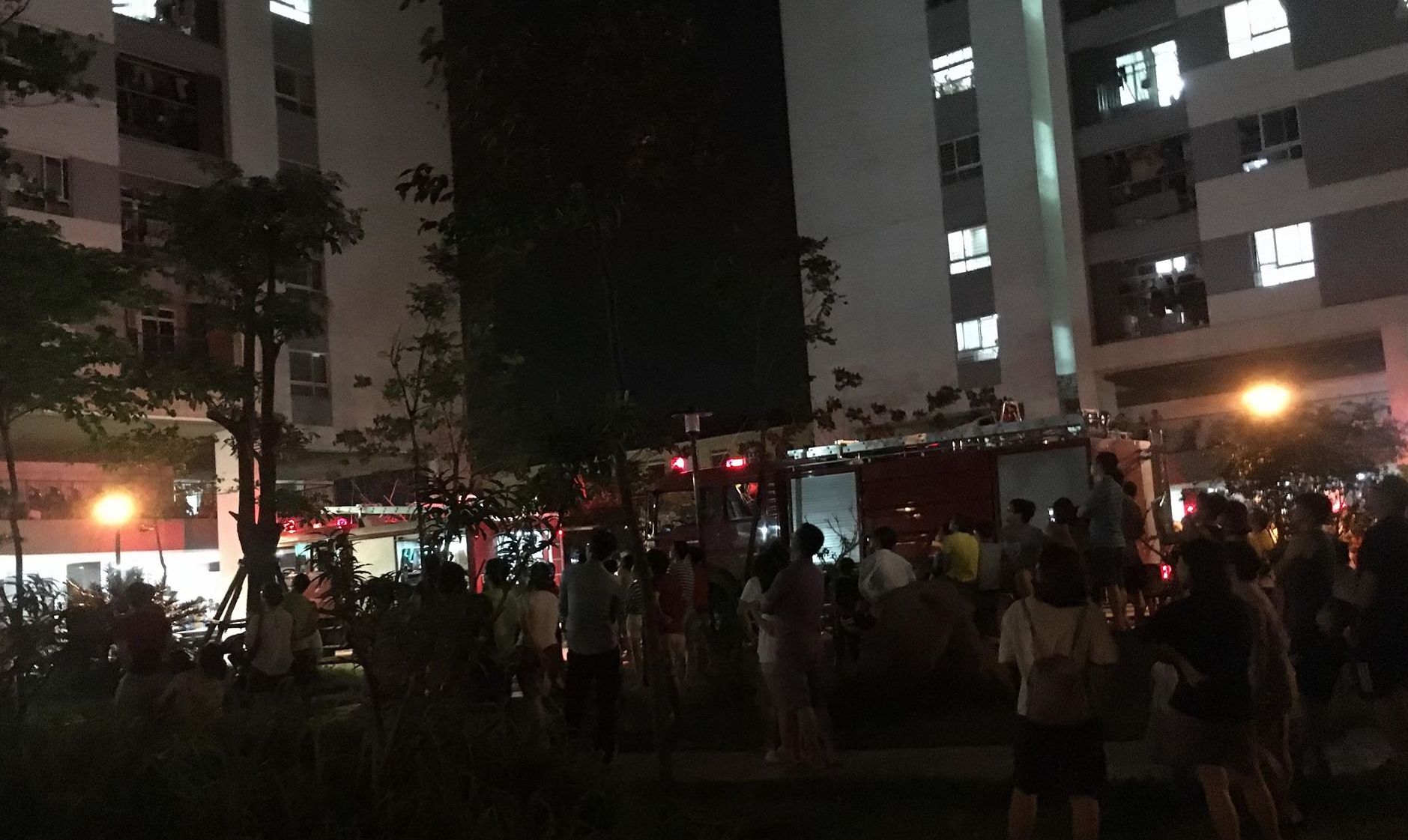 Cháy chung cư ở Tứ Hiệp, dân hốt hoảng bỏ chạy