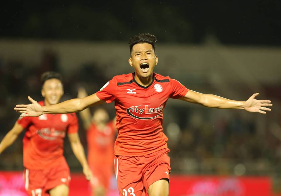 Công Vinh hẳn sẽ buồn: Không anh, CLB TPHCM chơi bốc hẳn!