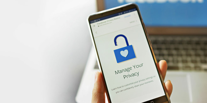 Dùng cửa hậu, Facebook có thể truy cập mọi tài khoản người dùng