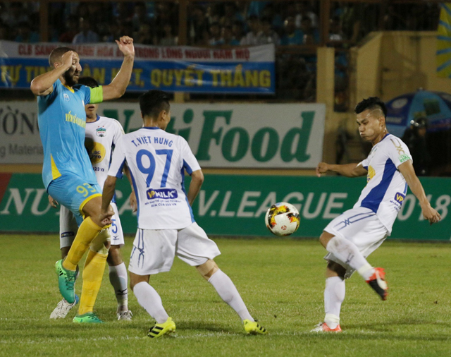 HAGL mất chiến thắng vì trọng tài, bầu Đức ra chỉ thị khẩn cấp