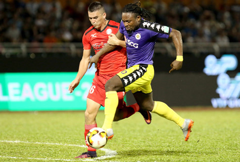 Bí ẩn lý do sự xuất hiện cựu HLV đội tuyển Nhật Bản Philippe Troussier tại sân Thống Nhất