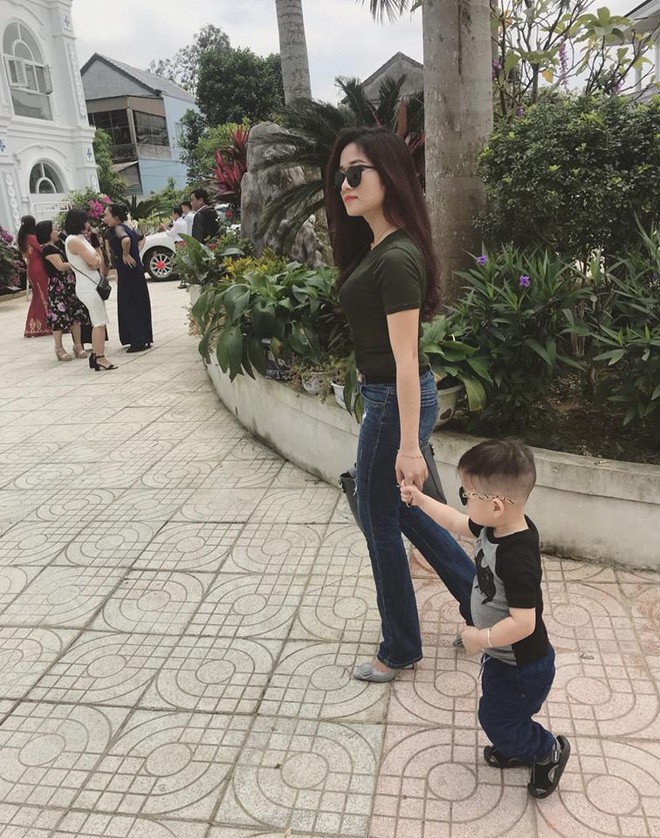 Lúc có bầu tăng 30kg, rụng trụi cả lông mày, cách mẹ trẻ này lột xác sau sinh khiến chị em trầm trồ kinh ngạc