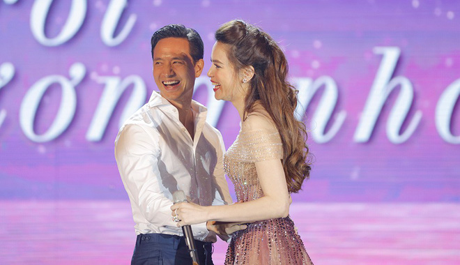 Hà Hồ - Kim Lý ngày càng lộ rõ nét phu thê trên gương mặt