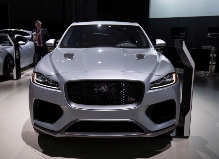 Jaguar F-Pace 2019 cao cấp và thông minh hơn