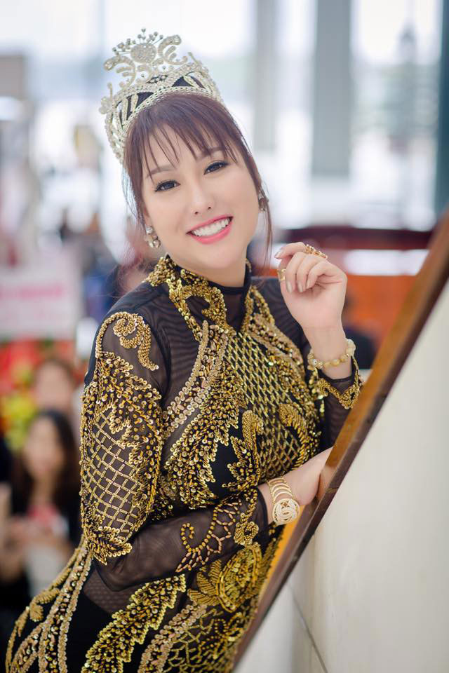 Phi Thanh Vân gây sốc với chiếc mũi gồ ghề, cằm nhọn hoắt