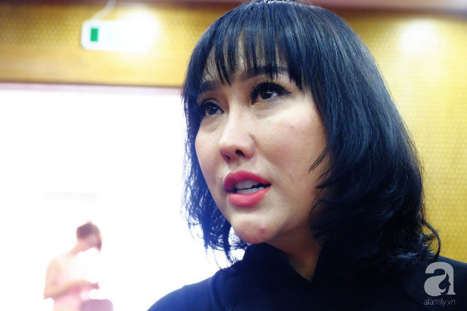 Phi Thanh Vân gây sốc với chiếc mũi gồ ghề, cằm nhọn hoắt