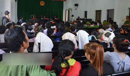 Bị cáo nằm viện, phiên tòa xử vụ chủ Facebook chống tham nhũng bị hoãn