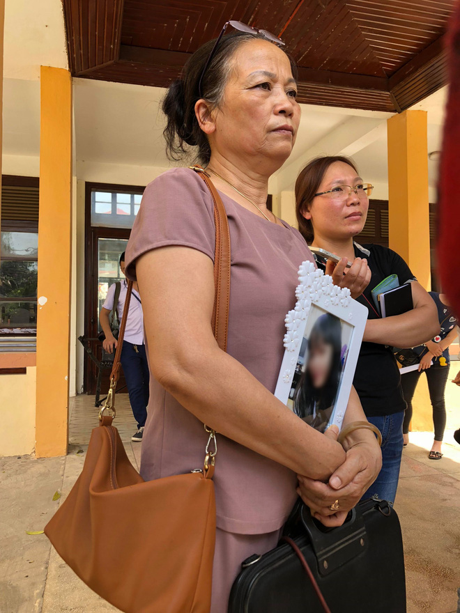 Người nhà nạn nhân vụ chạy thận ở Hòa Bình: BS Lương không có tội, bác sĩ rất tận tụy, thương bệnh nhân như người nhà