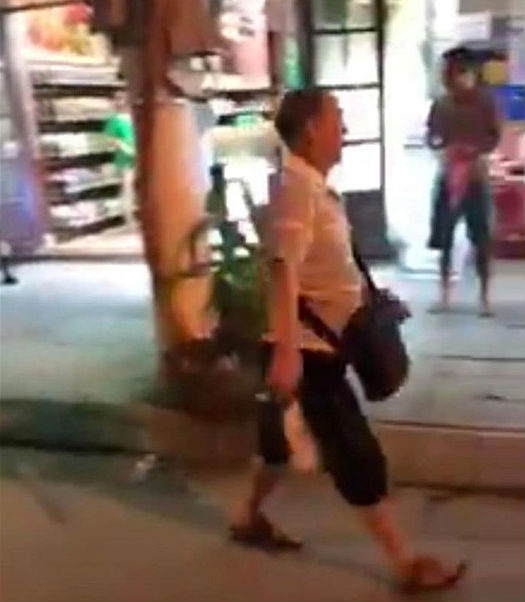 Nhóm khách Trung Quốc nghi ăn không trả tiền rồi cầm dao dọa đánh nhân viên nhà hàng Nhóm khách Trung Quốc nghi ăn không trả tiền rồi cầm dao dọa đánh nhân viên nhà hàng