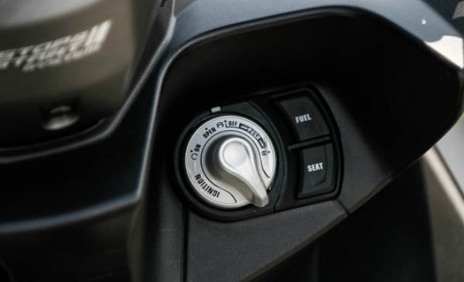 Thích xe ga Thái, chọn Honda Click 150i hay Yamaha Aerox 155 ABS?