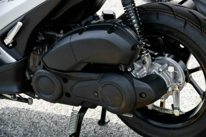 Thích xe ga Thái, chọn Honda Click 150i hay Yamaha Aerox 155 ABS?