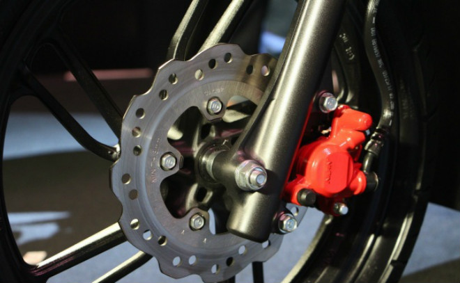 Thích xe ga Thái, chọn Honda Click 150i hay Yamaha Aerox 155 ABS?