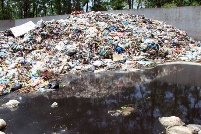 Hà Nội: Dân dựng lều, chặn đường ngăn xe đưa rác vào bãi tập kết gây ô nhiễm