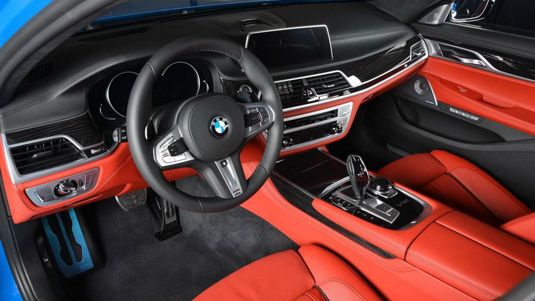Hàng độc BMW M760Li với màu sơn Xanh Dương tại Abu Dhabi Hàng độc BMW M760Li với màu sơn Xanh Dương tại Abu Dhabi