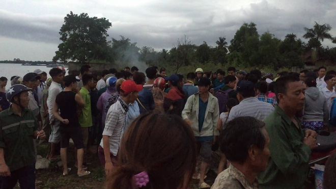 TP.HCM: Hai nữ sinh cấp 2 ra sông rửa tay rồi chết đuối, bố mẹ oà khóc lúc nhận thi thể