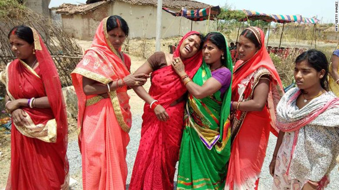 Thêm thiếu nữ bị hiếp dâm rồi thiêu sống ở Ấn Độ